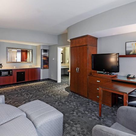 Готель Courtyard By Marriott Tulsa Woodland Hills Екстер'єр фото