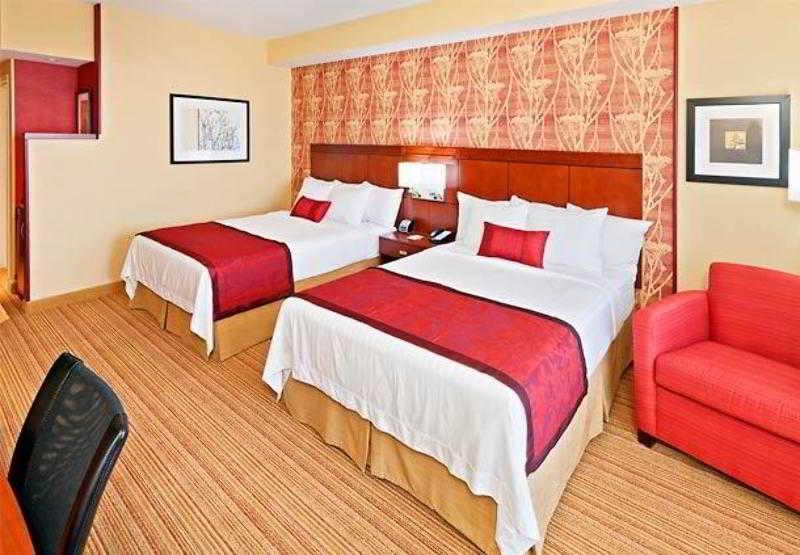 Готель Courtyard By Marriott Tulsa Woodland Hills Екстер'єр фото