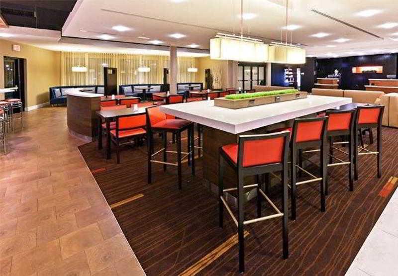Готель Courtyard By Marriott Tulsa Woodland Hills Екстер'єр фото
