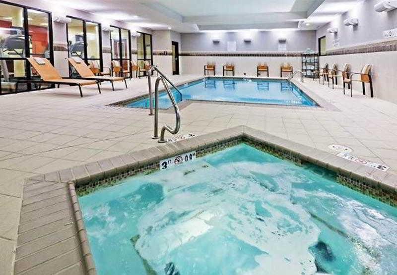 Готель Courtyard By Marriott Tulsa Woodland Hills Екстер'єр фото