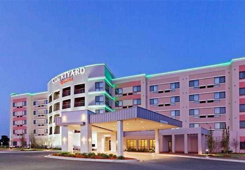 Готель Courtyard By Marriott Tulsa Woodland Hills Екстер'єр фото