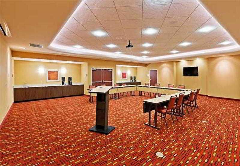 Готель Courtyard By Marriott Tulsa Woodland Hills Екстер'єр фото