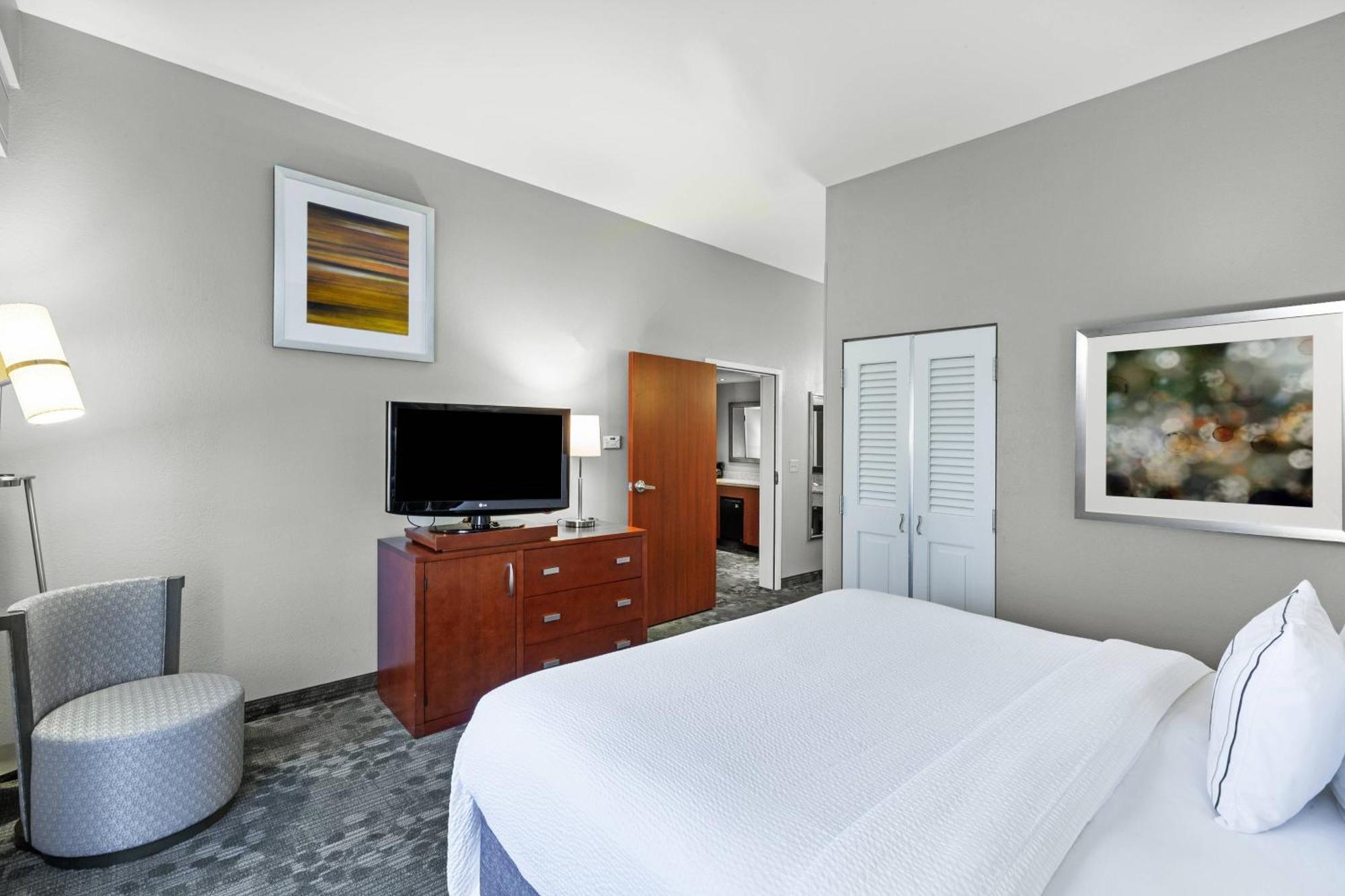 Готель Courtyard By Marriott Tulsa Woodland Hills Екстер'єр фото