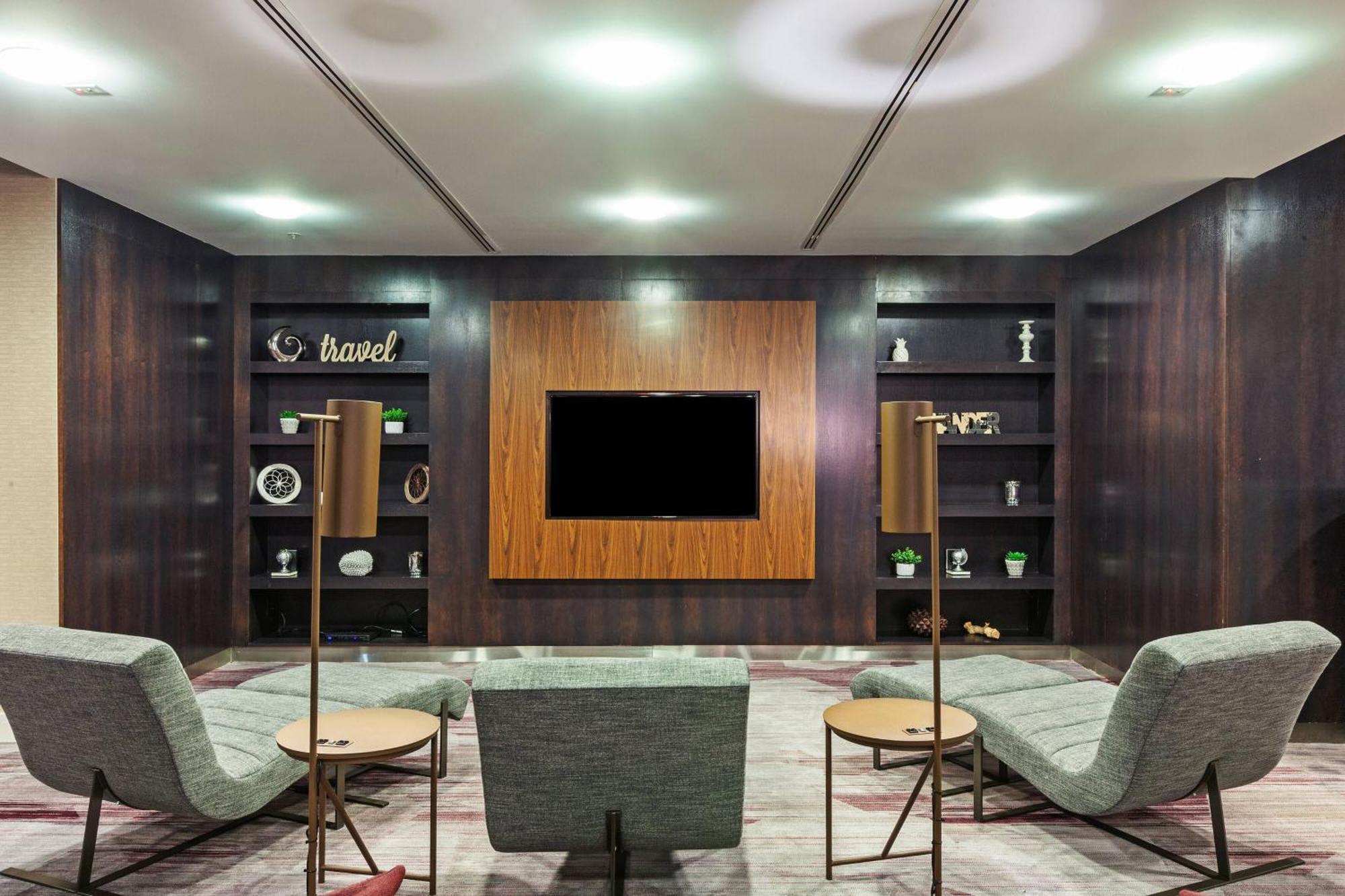 Готель Courtyard By Marriott Tulsa Woodland Hills Екстер'єр фото