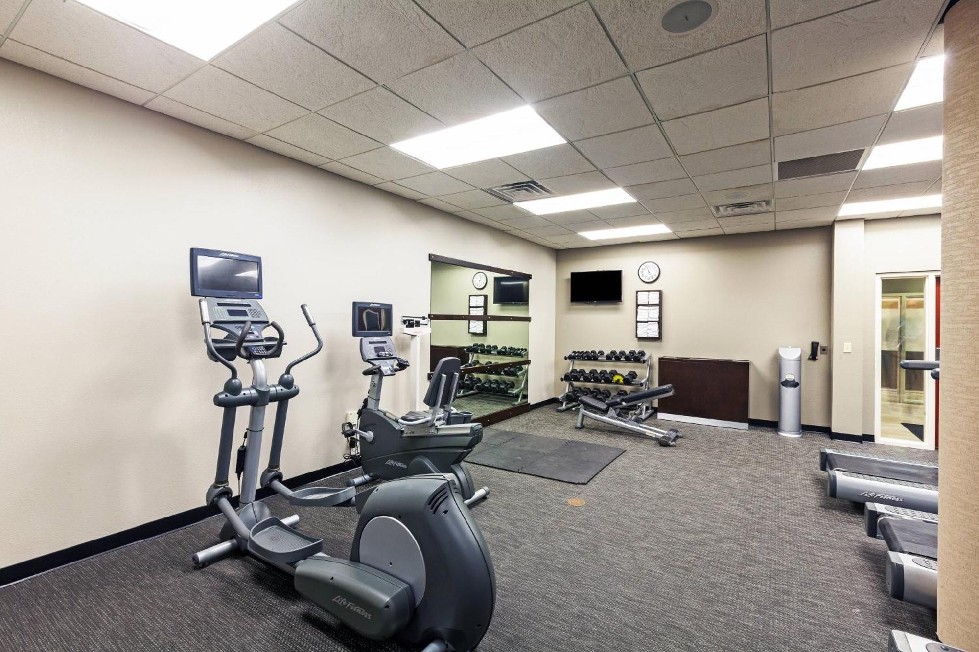 Готель Courtyard By Marriott Tulsa Woodland Hills Екстер'єр фото