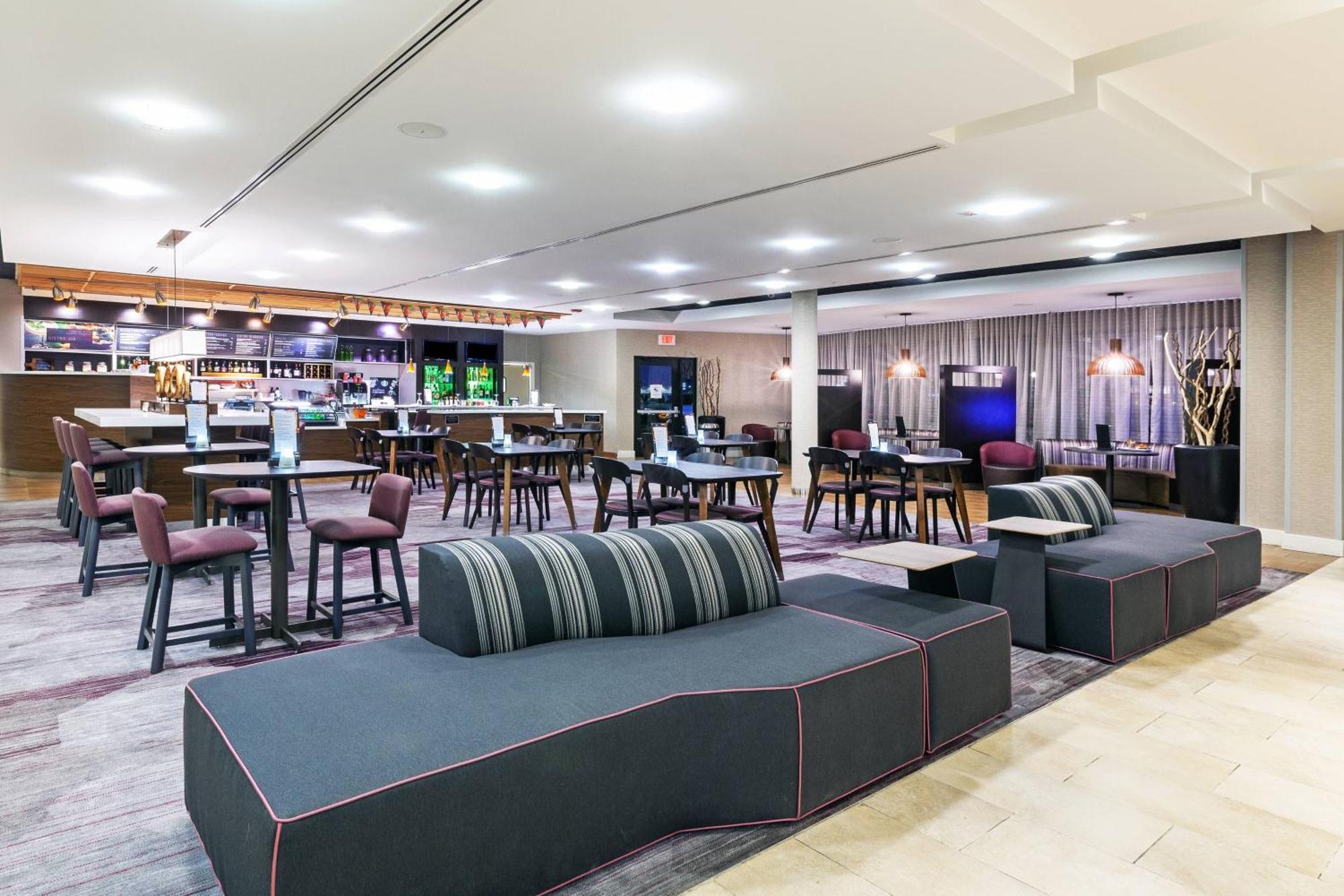 Готель Courtyard By Marriott Tulsa Woodland Hills Екстер'єр фото