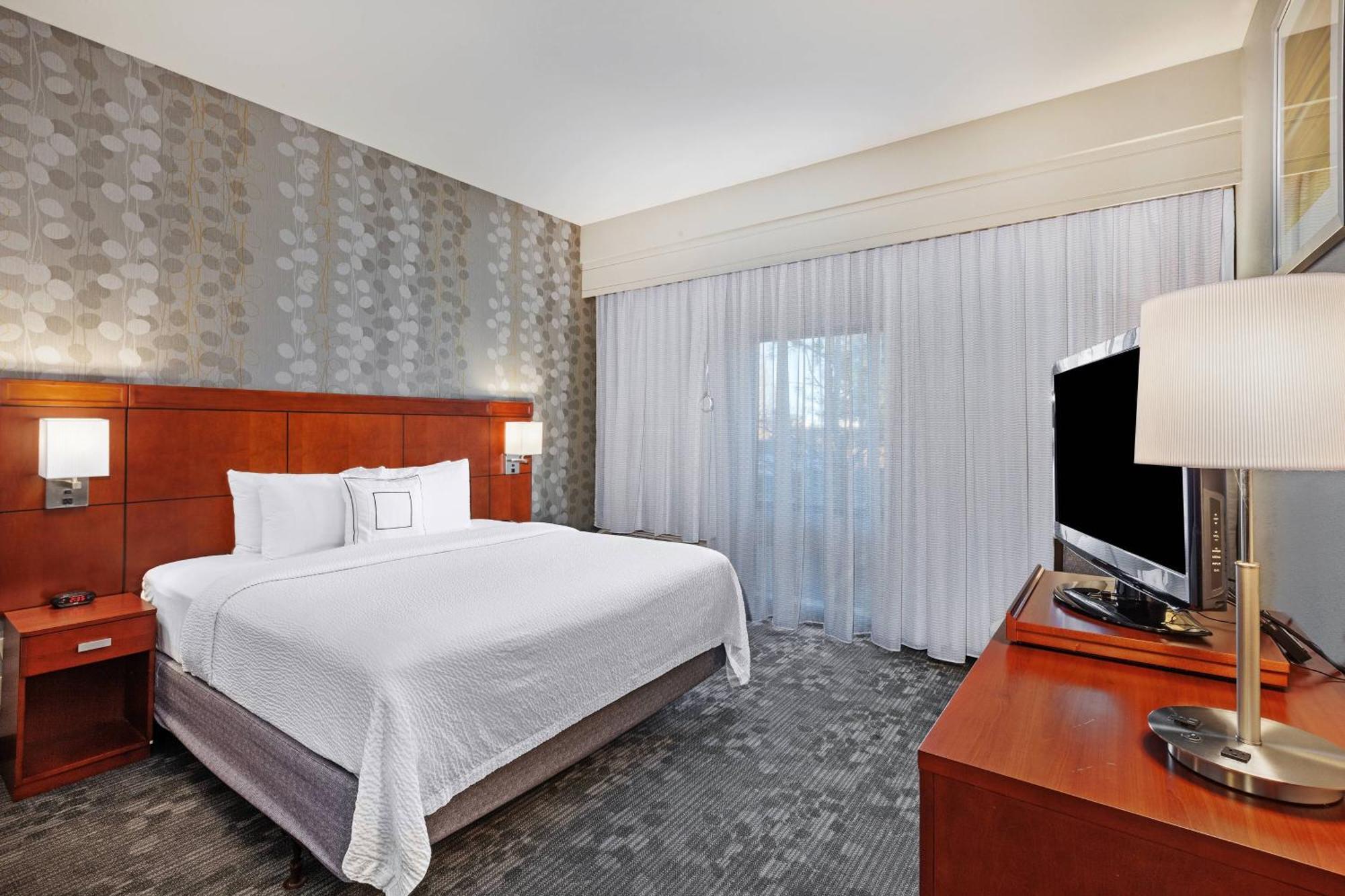 Готель Courtyard By Marriott Tulsa Woodland Hills Екстер'єр фото