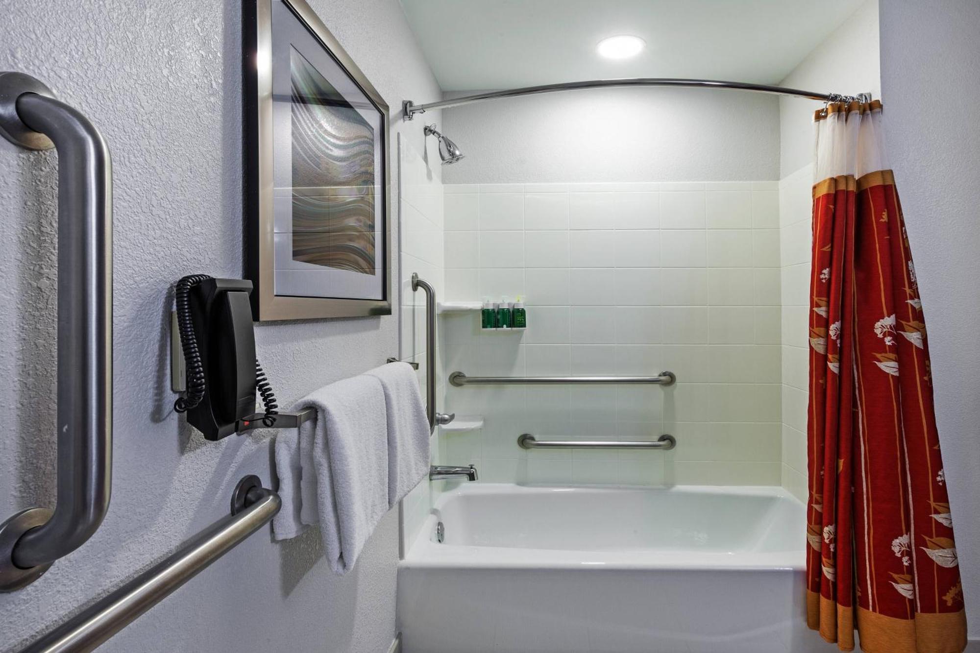 Готель Courtyard By Marriott Tulsa Woodland Hills Екстер'єр фото