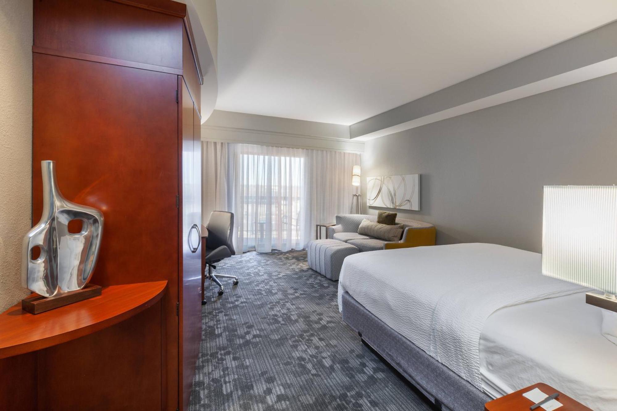Готель Courtyard By Marriott Tulsa Woodland Hills Екстер'єр фото