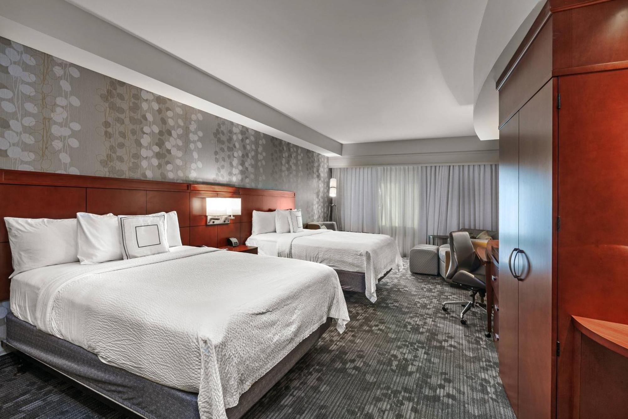 Готель Courtyard By Marriott Tulsa Woodland Hills Екстер'єр фото