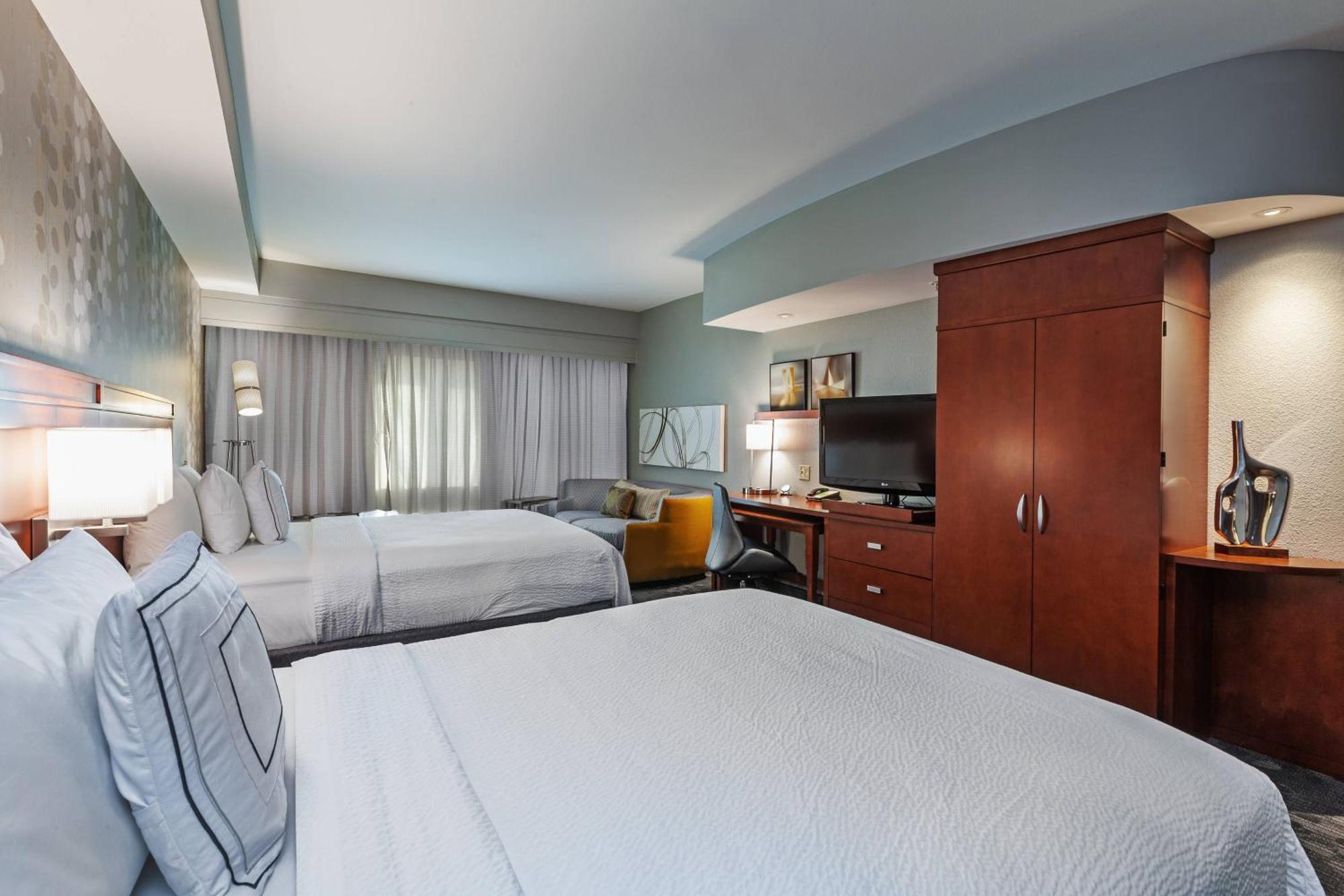 Готель Courtyard By Marriott Tulsa Woodland Hills Екстер'єр фото