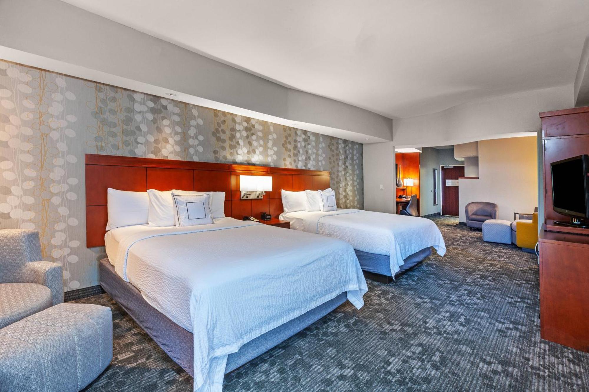 Готель Courtyard By Marriott Tulsa Woodland Hills Екстер'єр фото