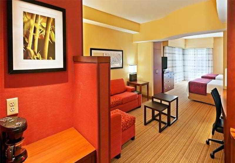Готель Courtyard By Marriott Tulsa Woodland Hills Екстер'єр фото