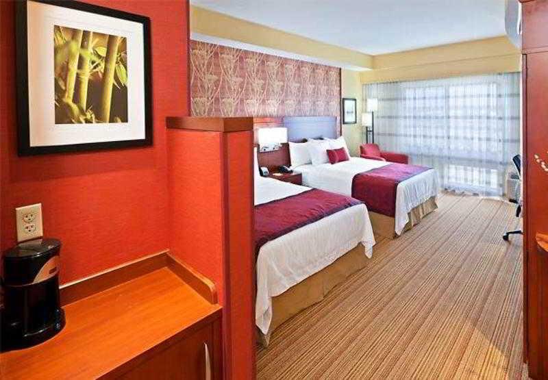 Готель Courtyard By Marriott Tulsa Woodland Hills Екстер'єр фото