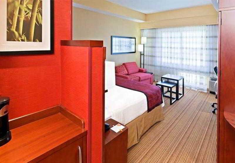 Готель Courtyard By Marriott Tulsa Woodland Hills Екстер'єр фото
