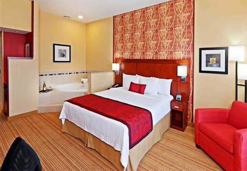 Готель Courtyard By Marriott Tulsa Woodland Hills Екстер'єр фото