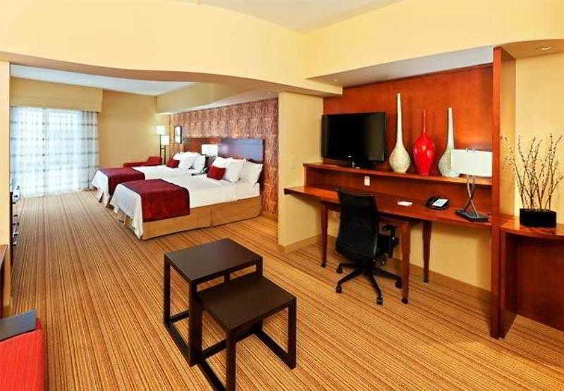 Готель Courtyard By Marriott Tulsa Woodland Hills Екстер'єр фото